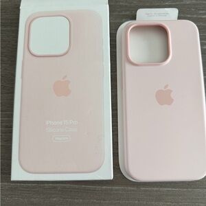 Apple iPhone 15 Pro MagSafe Silicone Case - Light Pink